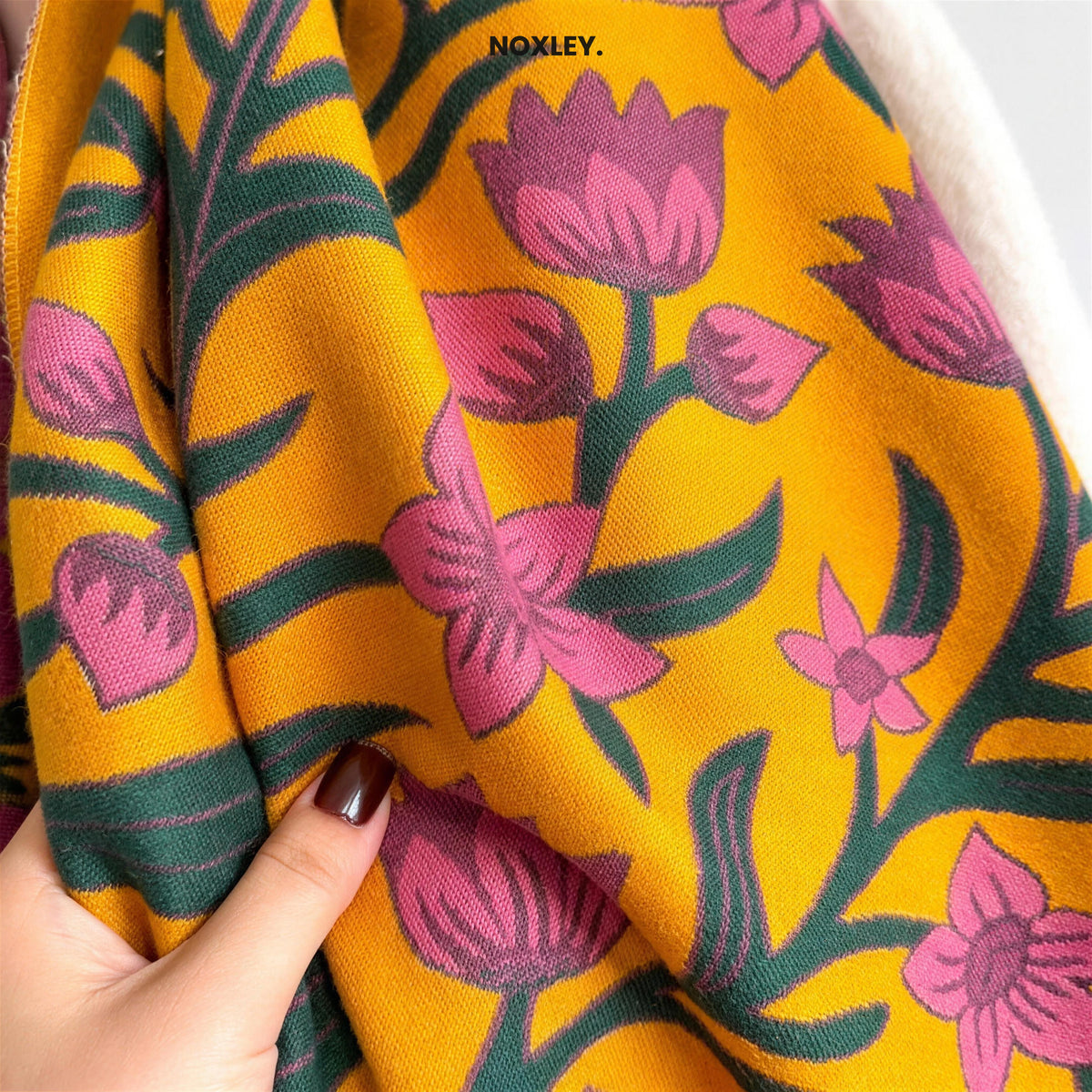 Phoebe - Women's Reversible Floral Jacquard Scarf - image 3