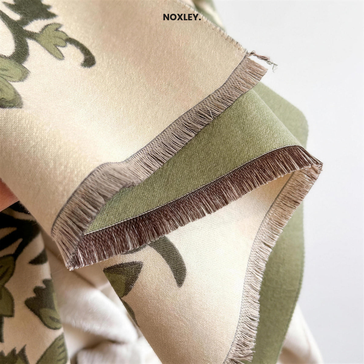 Phoebe - Women's Reversible Floral Jacquard Scarf - image 12